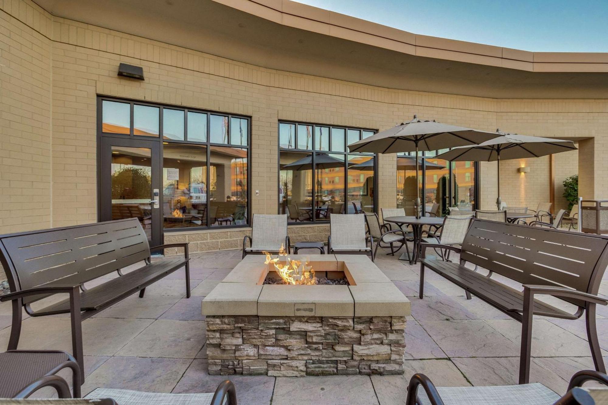 Hilton Garden Inn Milwaukee Airport Екстер'єр фото