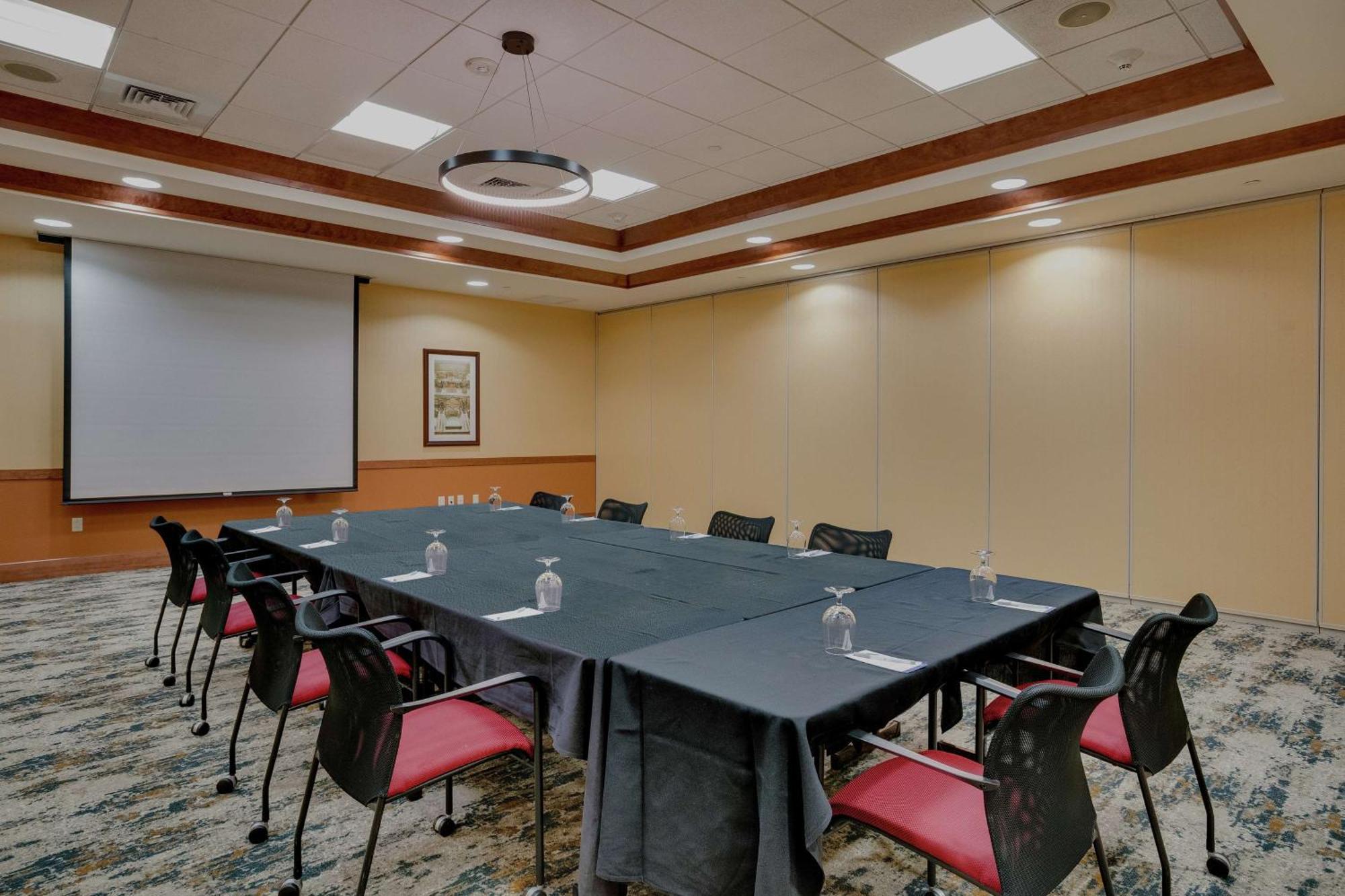 Hilton Garden Inn Milwaukee Airport Екстер'єр фото
